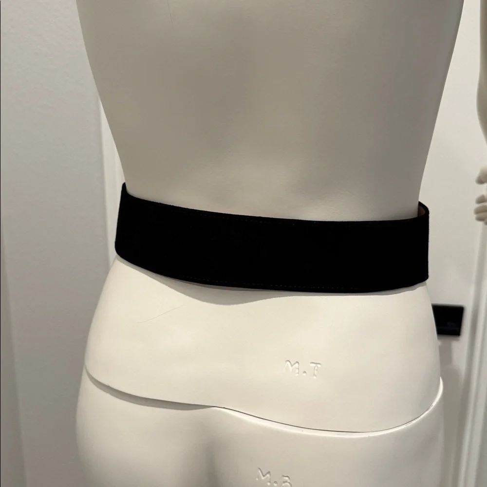 Vintage Donna Karan wide black suede belt with a large gold-tone buckle - Picture 3 of 12